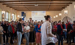 Im Ratssaal werden die Gäste aus Villedieu-les-Poêles willkommen geheißen und ihren Gastfamilien zugewiesen. - Sebastian Vogt Im Ratssaal werden die Gäste aus Villedieu-les-Poêles willkommen geheißen und ihren Gastfamilien zugewiesen. - Sebastian Vogt