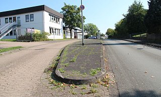 Der Schlingweg ist entlang der Grundschule von der Pivitsheider Straße bis zur Kita Einbahnstraße. Das könnte sich ändern. - Fotoarchiv: Dieter Asbrock