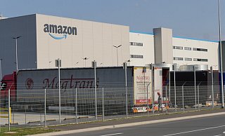 Der Pre-Check-In-Parkplatz für auf Abfertigung wartende Lkw ist laut Amazon erst zu 60 Prozent ausgelastet. - Archivfoto: Jost Wolf Der Pre-Check-In-Parkplatz für auf Abfertigung wartende Lkw ist laut Amazon erst zu 60 Prozent ausgelastet. - Archivfoto: Jost Wolf