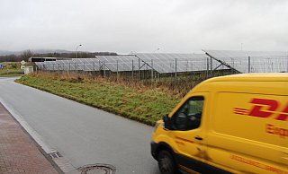 Express-Genehmigungen für neue Freiflächen-Solaranlagen (hier das existierende Areal in Humfeld) verspricht die Gemeindeverwaltung zwar nicht. Ein neuer Leitfaden aus dem Rathaus liefert aber klare Regeln, was möglich ist und was nicht. - Jens Rademacher Express-Genehmigungen für neue Freiflächen-Solaranlagen (hier das existierende Areal in Humfeld) verspricht die Gemeindeverwaltung zwar nicht. Ein neuer Leitfaden aus dem Rathaus liefert aber klare Regeln, was möglich ist und was nicht. - Jens Rademacher