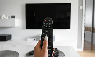 Bei gestörtem Fernsehkabel bleibt der Fernseher aus. In Bad Meinberg ist das seit einer Woche bei vier Kunden der Fall. - Jost Wolf