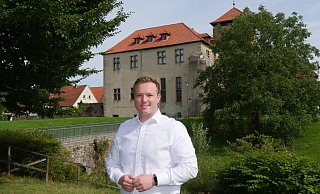 Michael Ruttner hat sich die Burg Horn als Lieblingsplatz ausgesucht, weil er in der Nähe aufwuchs und die Burg ständig aus seinem Fenster sehen konnte. - Jost Wolf Michael Ruttner hat sich die Burg Horn als Lieblingsplatz ausgesucht, weil er in der Nähe aufwuchs und die Burg ständig aus seinem Fenster sehen konnte. - Jost Wolf
