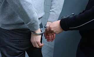 Einen betrunkenen Randalierer hat die Polizei festgenommen. - Symbolbild: pixabay Einen betrunkenen Randalierer hat die Polizei festgenommen. - Symbolbild: pixabay