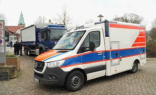 Taucher der Polizei Bocheum waren für den Einsatz angereist. - FreitagTV