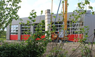 Das neue Gerätehaus für die Löschzüge Almena und Laßbruch nimmt mehr und mehr Gestalt an. Rund um die Kosten gibt es aber Diskussionsbedarf in der Politik. - Lorraine Brinkmann