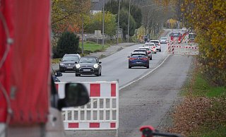 Über die Mehrkosten für den Bürgerradweg entlang der Leopoldstaler Straße hat der Rat diskutiert. Er ist in der Bauphase um einen halben Meter verbreitert worden. Dadurch war mehr Unterbau-Material nötig. - Jost Wolf Über die Mehrkosten für den Bürgerradweg entlang der Leopoldstaler Straße hat der Rat diskutiert. Er ist in der Bauphase um einen halben Meter verbreitert worden. Dadurch war mehr Unterbau-Material nötig. - Jost Wolf