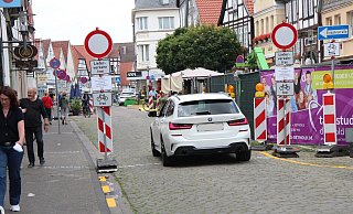 Ein Bild vom Verkehrsversuch 2021 in der Krummen und der Exterstraße. Die Umsetzung lag zunächst auf Eis, aber bald könnte es konkret werden. - Archivfoto: Jana Beckmann