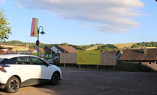 Im November vergangenen Jahres wurden die vier Häuser am Bösingfelder Marktplatz abgerissen. Bald soll neu gebaut werden. - Lorraine Brinkmann Im November vergangenen Jahres wurden die vier Häuser am Bösingfelder Marktplatz abgerissen. Bald soll neu gebaut werden. - Lorraine Brinkmann