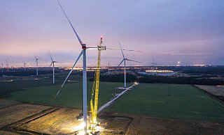 Überall im Land werden ältere Windräder von leistungsstärkeren abgelöst, beispielsweise wie hier in einem Windpark bei Großbeeren von den Berliner Stadtwerken erichtet. Doch in Großenmarpe soll das nicht passieren, wenn es nach dem Willen der Dorfbevölkerung und des Rates geht. - Silke Reents Überall im Land werden ältere Windräder von leistungsstärkeren abgelöst, beispielsweise wie hier in einem Windpark bei Großbeeren von den Berliner Stadtwerken erichtet. Doch in Großenmarpe soll das nicht passieren, wenn es nach dem Willen der Dorfbevölkerung und des Rates geht. - Silke Reents