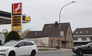 Unweit der Tankstelle in Asemissen hat die Gemeindeverwaltung eine neue Flüchtlingsunterkunft geschaffen. - Anna-Lena Hinder Unweit der Tankstelle in Asemissen hat die Gemeindeverwaltung eine neue Flüchtlingsunterkunft geschaffen. - Anna-Lena Hinder