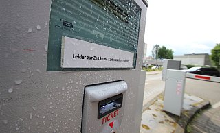 Kartenzahlung Fehlanzeige: Wer in Lemgo im Parkhaus parkt (hier ein Foto von der Wüste), muss mit Bargeld zahlen. - Jens Rademacher
