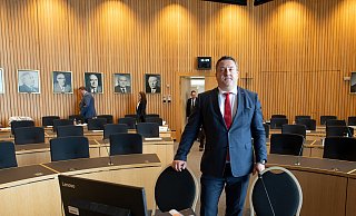 Axel Lehmann (SPD), Landrat des Kreises Lippe, wartet vor Beginn der Sitzung auf seine Aussage vor dem Ausschuss. Der Untersuchungsausschuss des NRW-Landtags zum massenhaften Kindesmissbrauch in Lügde setzt Zeugenvernehmungen fort.  - Federico Gambarini/dpa