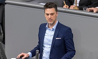 Robin Wagener, B&uuml;ndnis 90/Die Gr&uuml;nen, MdB, spricht im Deutschen Bundestag zur Debatte &uuml;ber die AfD als russisches Einfallstor. - photothek
