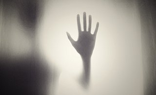 Im Jahr 1989 wurde eine 29-jährige Prostituierte in ihrer Wohnung in Detmold erdrosselt. - Symbolbild: Pixabay