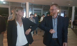 Für sie geht es in die nächste Runde: Gegen 20.35 Uhr stand es Sonntagabend fest. Michaela Lehnert und Friso Veldink müssen noch einmal ran und weiter um die Gunst der Wähler buhlen.  - Katrin Kantelberg