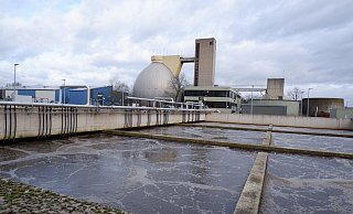 Die Stadt kassiert die Gebühren von Grundstückseigentümern für das Schmutzwasser, das in die Kanäle eingeleitet und letztlich dem Klärwerk zugeführt wird. Bei der Berechnung muss sie künftig allerdings anders vorgehen. - Archivfoto: Lorraine Brinkmann