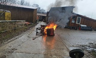 Die Feuerwehr wurde am Dienstagmittag zu einem Scheunenbrand gerufen. - Horst Brinkmann/Feuerwehr Kalletal