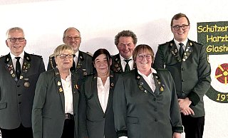 Der wiedergewählte Vorstand mit (von links) Matthias Tölle, Elke Rissiek, Hartmut Rissiek, Monique Henn, Jörg Wagner, Tina Wagner und Kevin Blome. - Rudi Rudolph Der wiedergewählte Vorstand mit (von links) Matthias Tölle, Elke Rissiek, Hartmut Rissiek, Monique Henn, Jörg Wagner, Tina Wagner und Kevin Blome. - Rudi Rudolph
