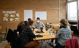 Das Europäische Jugendparlament in Deutschland e.V. tagt an diesem Wochenende in Detmold. Vom 21. bis zum 24. April arbeiten neun Ausschüsse Resolutionen aus, über die in einer parlamentarischen Vollversammlung abgestimmt wird. - Europäische Jugendparlament in Deutschland e.V. Das Europäische Jugendparlament in Deutschland e.V. tagt an diesem Wochenende in Detmold. Vom 21. bis zum 24. April arbeiten neun Ausschüsse Resolutionen aus, über die in einer parlamentarischen Vollversammlung abgestimmt wird. - Europäische Jugendparlament in Deutschland e.V.