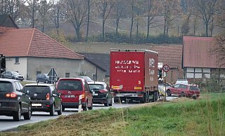 Eine Frau ist zwischen Hohenhausen und Bavenhausen von der Fahrbahn abgekommen. - Axel Bürger