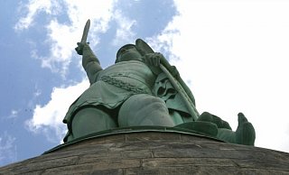 Wegen des Hermannslaufes ist das Gelände am Denkmal am Sonntag erst ab mittags geöffnet. - Archivfoto: Vera Gerstendorf-Welle