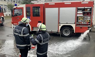 In der Stiftstraße mussten etliche Keller freigepumpt werden. - Freitag TV