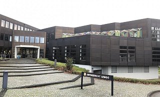 Das Amtsgericht Lemgo am Lindenhaus soll unter Denkmalschutz gestellt werden. Das meint zumindest der zuständige Landschaftsverband Westfalen-Lippe. Der Bau- und Liegenschaftsbetrieb muss jetzt nochmal Stellung nehmen, bevor die Bezirksregierung entscheidet oder das Bauministerium in Düsseldorf einschalten muss. - Till Brand Das Amtsgericht Lemgo am Lindenhaus soll unter Denkmalschutz gestellt werden. Das meint zumindest der zuständige Landschaftsverband Westfalen-Lippe. Der Bau- und Liegenschaftsbetrieb muss jetzt nochmal Stellung nehmen, bevor die Bezirksregierung entscheidet oder das Bauministerium in Düsseldorf einschalten muss. - Till Brand