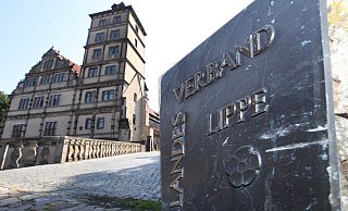 Sitz des Landesverbandes: Das Schloss Brake - Montage: Vera Gerstendorf-Welle
