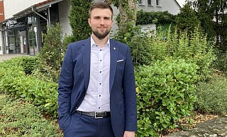 Mats Uffe Schubert (SPD) will Bürgermeister in Augustdorf werden. Sein Lieblingsplatz ist die horatec-Arena. - Cordula Gröne Mats Uffe Schubert (SPD) will Bürgermeister in Augustdorf werden. Sein Lieblingsplatz ist die horatec-Arena. - Cordula Gröne