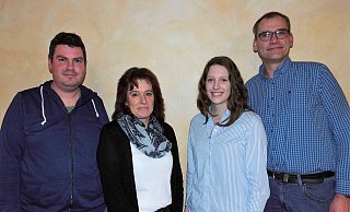 Geschäftsführer Matthias Meier, Vorsitzende Susanne Müller, Kassenwartin Kira Milutinovic und Manfred Hinz als zweiter Vorsitzender (v.l.) haben jetzt die Verantwortung im Trägerverein Dorfgemeinschaftshaus Rischenau übernommen. - Achim Krause Geschäftsführer Matthias Meier, Vorsitzende Susanne Müller, Kassenwartin Kira Milutinovic und Manfred Hinz als zweiter Vorsitzender (v.l.) haben jetzt die Verantwortung im Trägerverein Dorfgemeinschaftshaus Rischenau übernommen. - Achim Krause