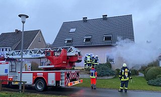 Feuer in der Schulstraße in Dörentrup-Spork. - Feuerwehr Dörentrup Feuer in der Schulstraße in Dörentrup-Spork. - Feuerwehr Dörentrup