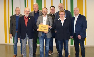 Die Fraktions- und Parteivorsitzenden von FDP, UWB und CDU freuen sich gemeinsam mit Bürgermeister Borris Ortmeier über die erneute Kandidatur für das Amt des Bürgermeisters. - Fotorechte: FDP, UWB und CDU Barntrup