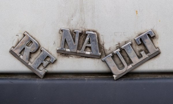 Renault - © Foto: Peter Kneffel/dpa