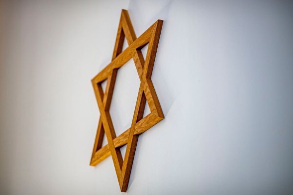 In NRW wurden 2023 Hunderte antisemitische Vorfälle unterhalb der Strafbarkeitsgrenze dokumentiert. (Symbolbild) - © David Inderlied/dpa