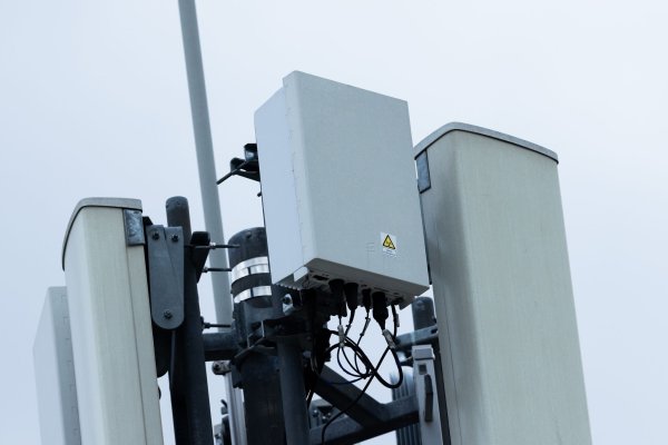 Die aktuelle Befragung zeigt, dass das Interesse an 5G größer ist, je jünger die Nutzer sind. - © Rolf Vennenbernd/dpa