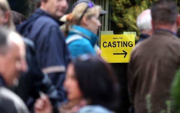 Im Rheinland werden Komparsen eine historische Serie gesucht (Symbolbild). - © Ina Fassbender/dpa