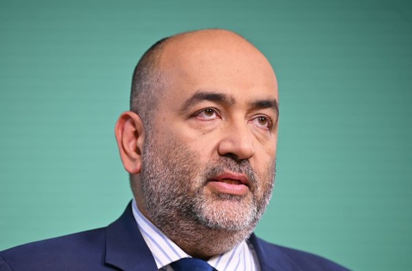 Der scheidende Co-Vorsitzende der Grünen, Omid Nouripour, hat mehrere Ratschläge für die FDP-Fraktion. (Archivbild) - © Anna Ross/dpa