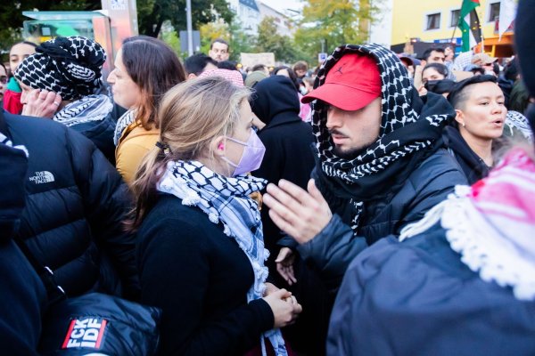 An der propalästinensischen Demo mit dem Titel «Solidarität mit Palästina» nahm auch die schwedische Aktivistin Greta Thunberg teil. - © Christoph Soeder/dpa