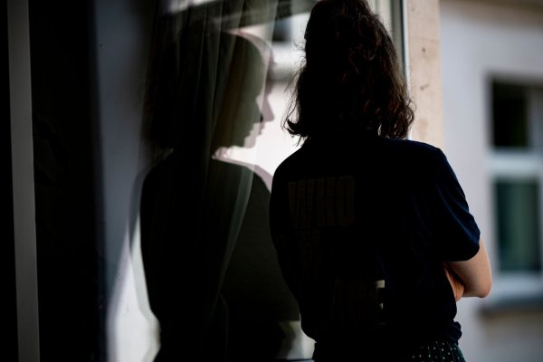 Die alltäglichen Anforderungen in Job und Privatleben lösen bei der ein oder dem anderen Stress aus. - © Fabian Sommer/dpa/dpa-tmn