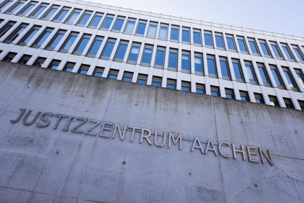 Zum zweiten Mal hat das Landgericht Aachen über einen Vater geurteilt, dessen Kind in seiner Obhut gestorben ist. (Archivfoto) - © Rolf Vennenbernd/dpa