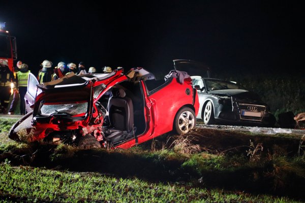 An den Fahrzeugen entstand Totalschaden. - © Freitag-TV