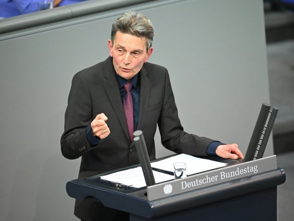 Aus Sicht des Vorsitzenden der SPD-Bundestagsabgeordneten sollten die westlichen Länder nun die Initiative ergreifen. (Archivbild) - © Philip Dulian/dpa