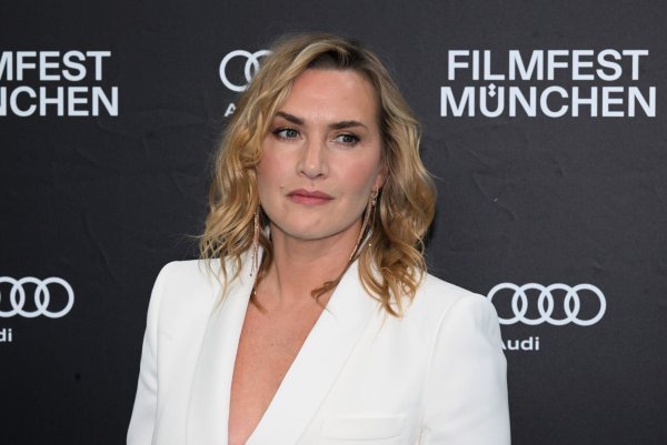 Die Schauspielerin Kate Winslet ist derzeit mit ihrem neuen Film «Die Fotografin» im Kino zu sehen. - © Felix Hörhager/dpa
