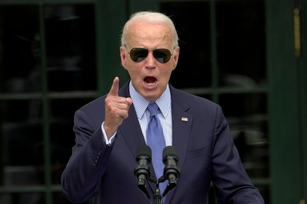 US-Präsident Joe Biden hat den Republikaner Donald Trump ermahnt, seine Verbalattacken gegen Migranten zu beenden. - © Manuel Balce Ceneta/AP/dpa