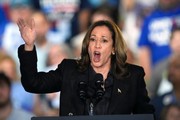 Harris: Ich bin selbst Waffenbesitzerin. - © Matt Rourke/AP/dpa
