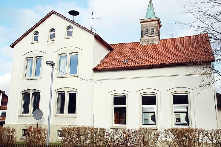 Wird vermutlich abgerissen: Für die Stadt kommt eine Komplettsanierung der alten Schule nicht in Frage.