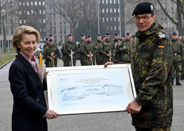 Erstmals Kaserne nach getötetem Bundeswehr-Soldaten benannt - © Foto: Holger Hollemann