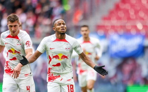 Um RB-Stürmer Christopher Nkunku (M.) ranken sich immer wieder Transfergerüchte. - © Jan Woitas/dpa