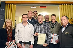Birgit Sparla, Jens Liske, Uwe K&ouml;ster, Marko Krei&szlig;ler, Manfred Falke, Volker Schr&ouml;der, Renate Schr&ouml;der und Dietmar Liske (von links). - &copy; Foto: Helms