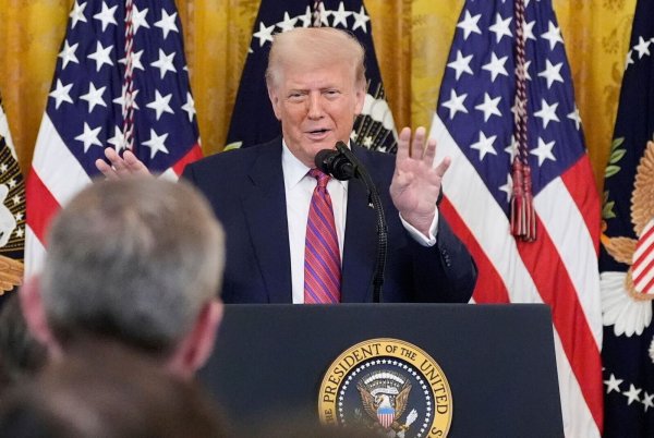 Trump verklagt das "Wall Street Journal". - © Alex Brandon/AP/dpa